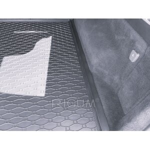 Kofferraumwanne für VOLVO V70 ab 2008 bis 2016 - schwarz, rutschfest, wasserdicht, 1,5 cm rand,