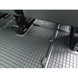 Passgenaue Gummifußmatten passend für FORD Transit 8 Sitzer ab 2014- / ab 2020-