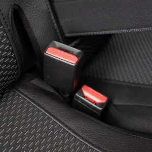 Sitzbezüge für Peugeot Expert/Traveller ab 2016 – Polstermaterial mit Kunstleder